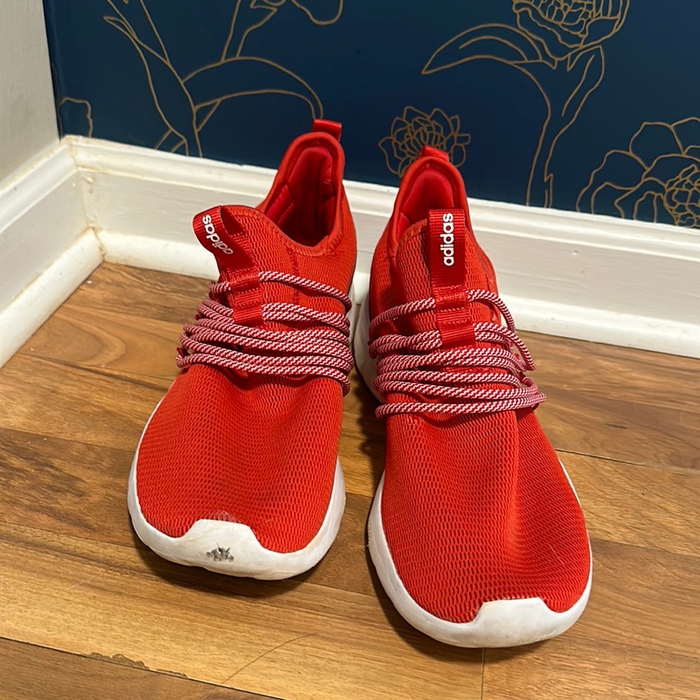 Preowned men’s adidas mesh tennis shoes
